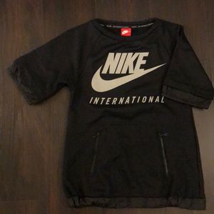 Nike women’s sweatshirt